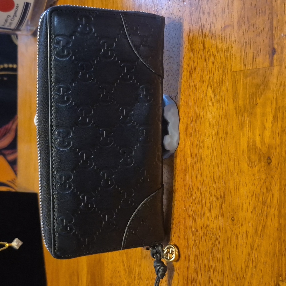 Gucci Black Embossed Wallet - Picture 2 of 11